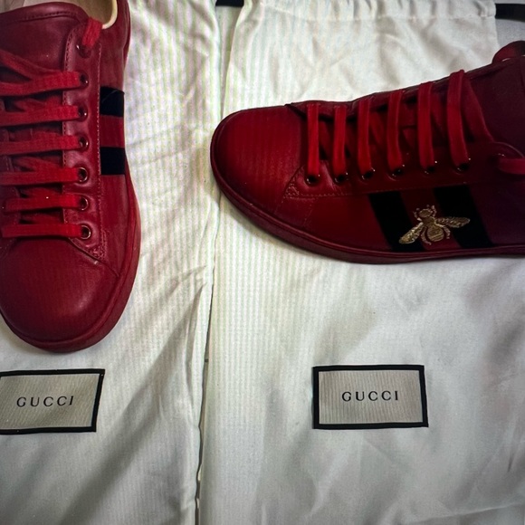 MENS Red Gucci Shoes with embedded bee in a size 10 US. - Picture 2 of 2
